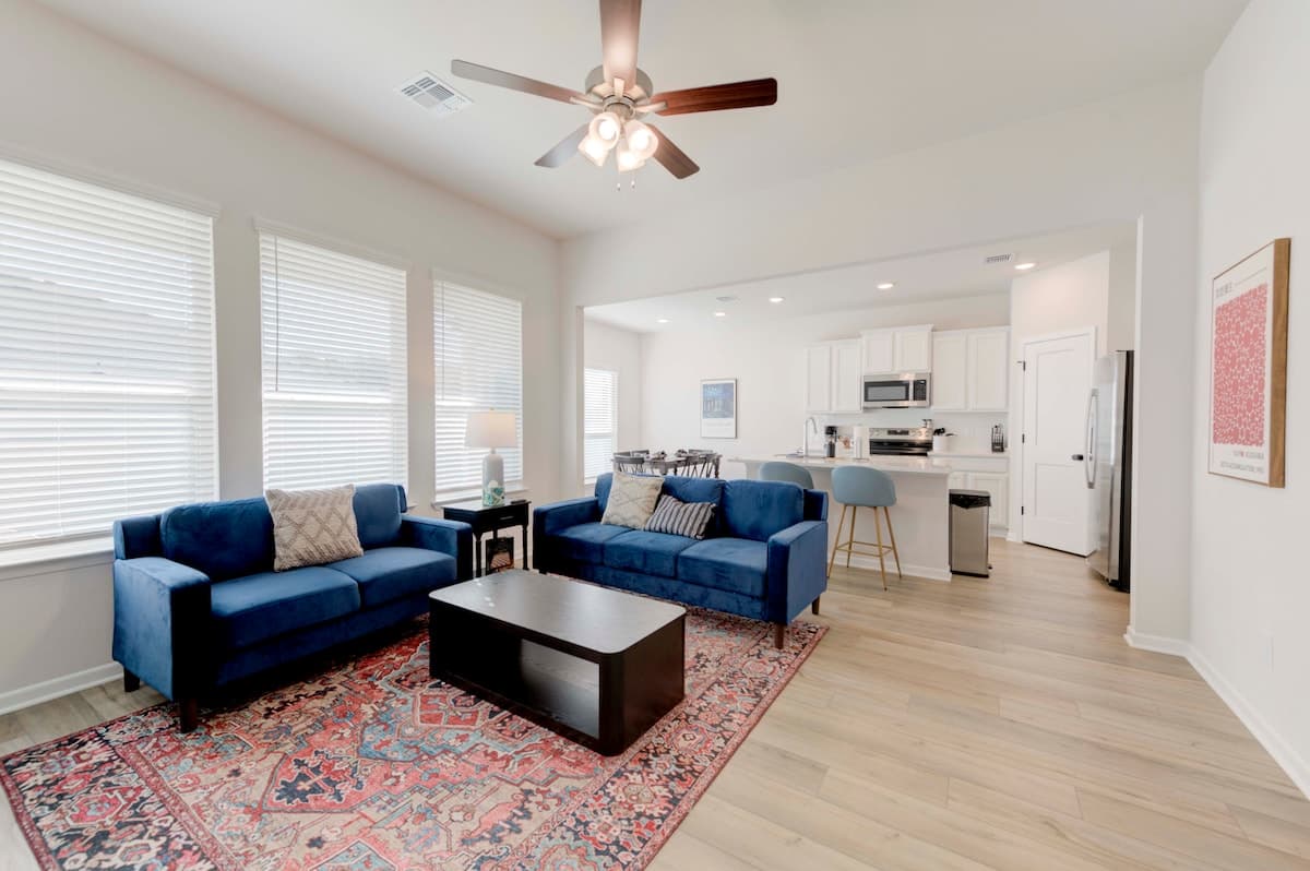 4-bedroom furnished rental in Troy