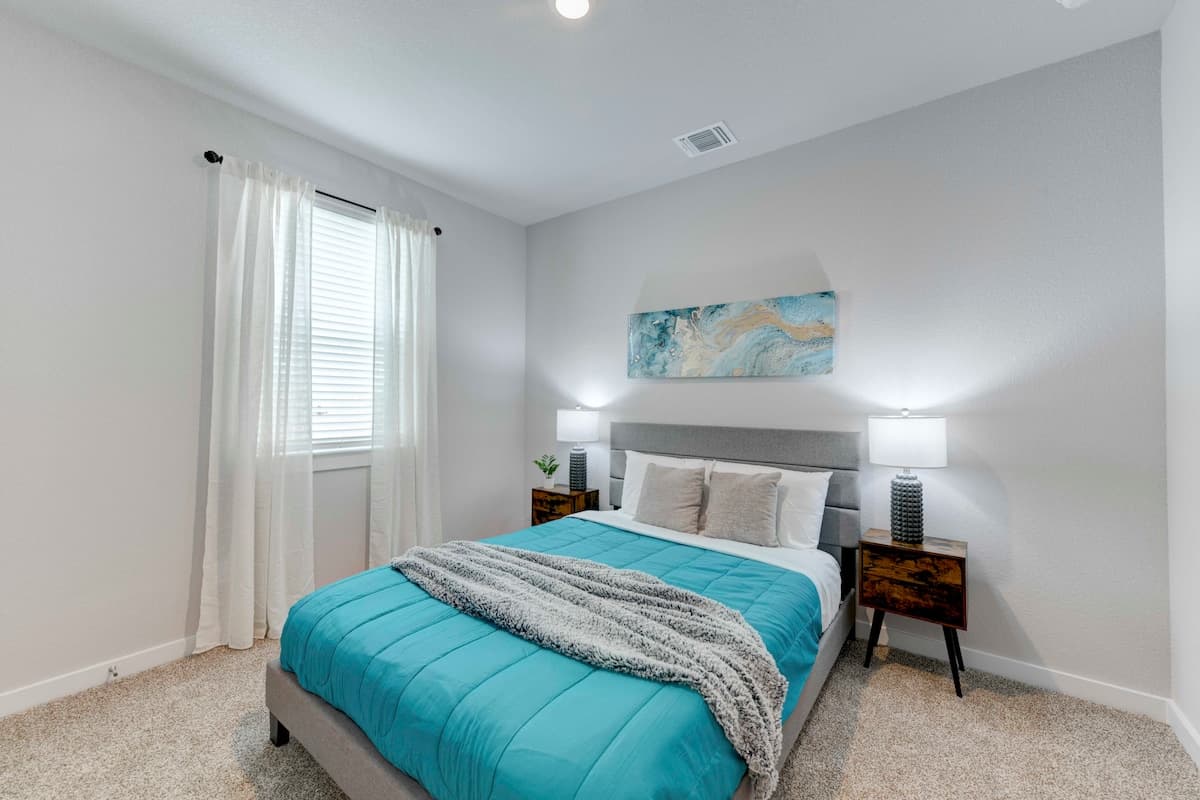 4-bedroom furnished rental in Taylor